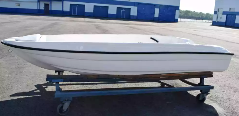 Стеклопластиковая лодка Пингвин (тримаран) в Люберцах