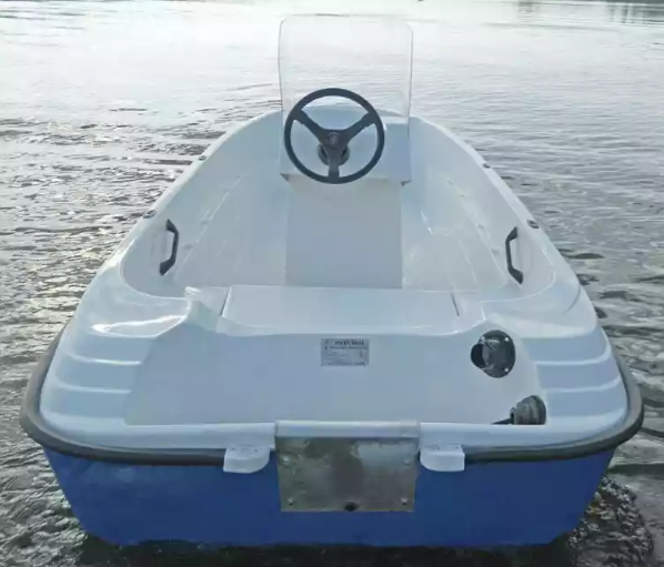 Стеклопластиковая лодка Пингвин с консолью (тримаран) в Люберцах