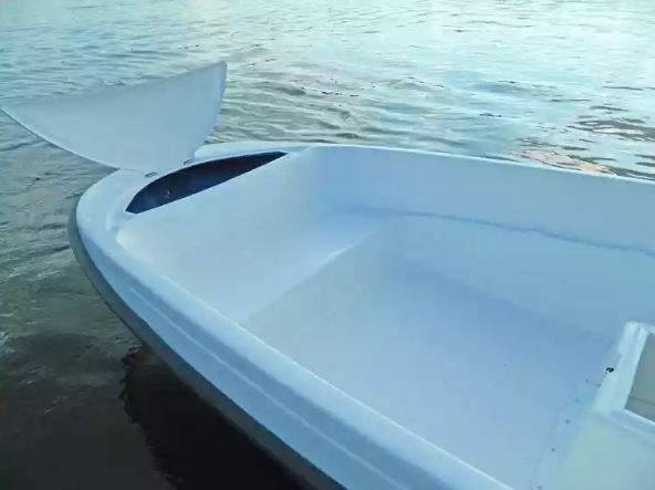 Стеклопластиковая лодка Пингвин с консолью (тримаран) в Люберцах