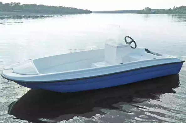 Стеклопластиковая лодка Пингвин с консолью (тримаран) в Люберцах