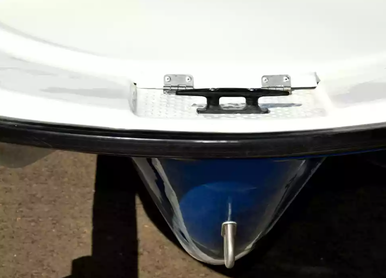 Стеклопластиковая лодка Пингвин с консолью (тримаран) в Люберцах