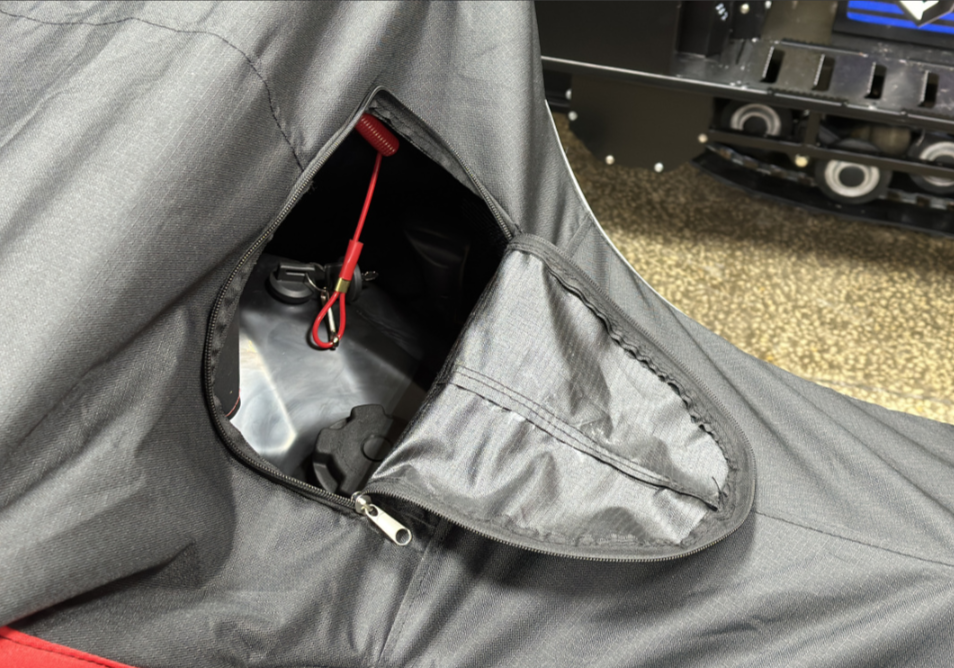 Чехол транспорт. снегохода IKUDZO HUNTER черно-красный Оксфорд ПРЕМИУМ качества с лого IKUDZO в Люберцах