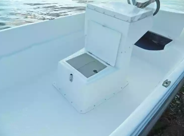 Стеклопластиковая лодка Пингвин с консолью (тримаран) в Люберцах