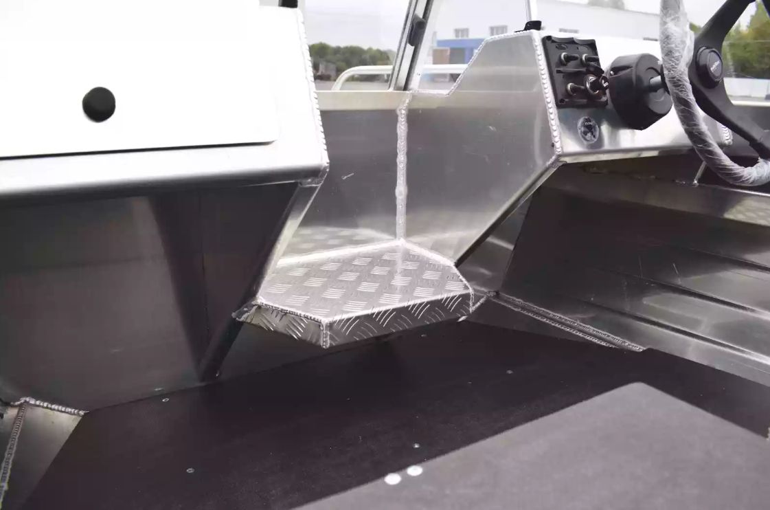 Алюминиевая лодка  Neman-400 PRO в Люберцах